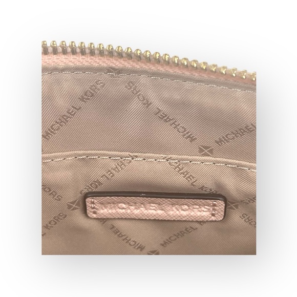 Michael Kors ❤︎︎ Adele Jet Set XL Zip Clutch ❤︎︎ Ballet Pink ❤︎︎ Gold Heart Stud - Picture 9 of 16
